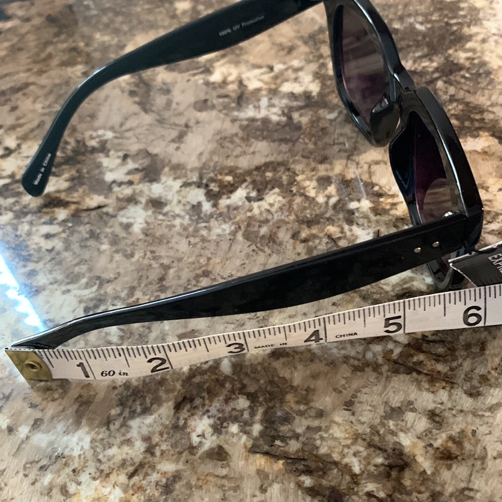 EXPRESS Sunglasses - Picture 9 of 9